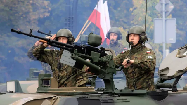 РИАН: Польша хочет построить новую линию обороны на границах с РФ и РБ