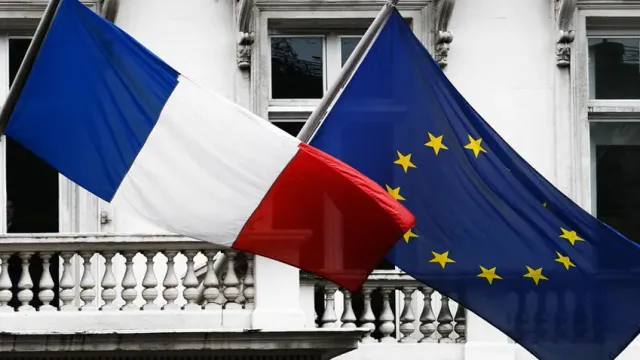 Французский политик Филиппо призвал бойкотировать встречу Зеленского и Макрона
