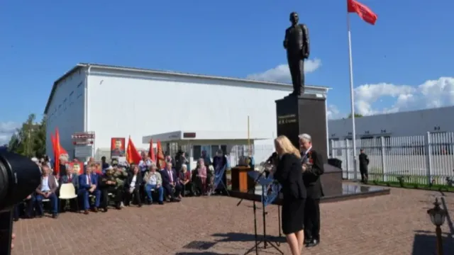 В РПЦ недовольны освящением памятника Сталину в Великих Луках