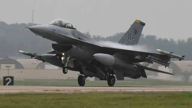 19fortyfive: Майкл Рубин призвал начать обучать украинских пилотов на истребителях F-16