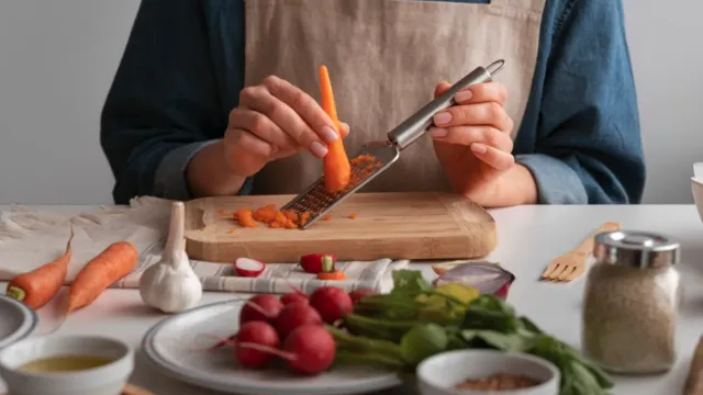 Россиянки завидуют тем, кто ежедневно не готовит еду в семье