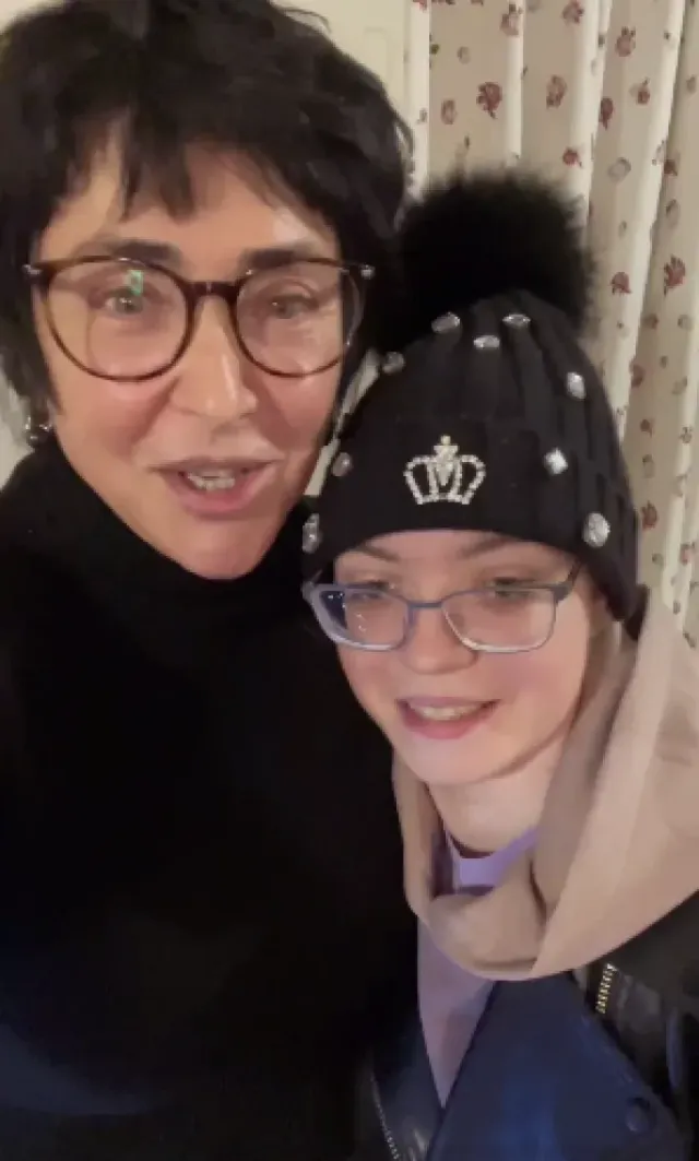 Певица Лолита показала трогательное видео с дочкой и мамой Певица Лолита показала трогательное видео с дочкой и мамой