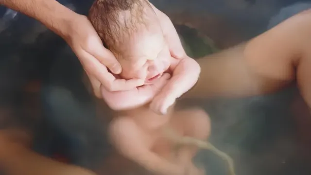 ГТРК: женщина родила в ванной против своей воли