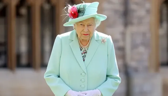 Елизавета II не вернется в Лондон. Королева ослабла за лето