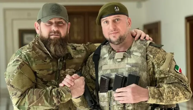 Кадыров показал ампутацию руки чеченскому бойцу сослуживцами без наркоза