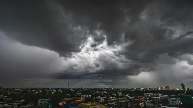 Ураган «Орхан» пришел в Москву