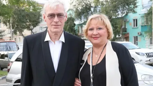Супруга Бориса Щербакова Татьяна Бронзова опровергла сообщения о госпитализации артиста