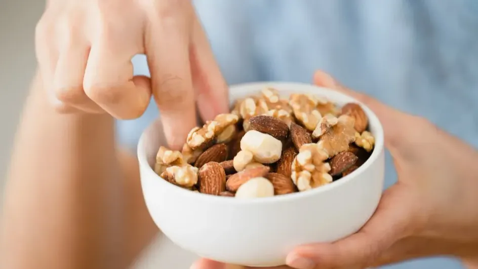 Россиянам назвали главный продукт для борьбы с тягой к сладкому