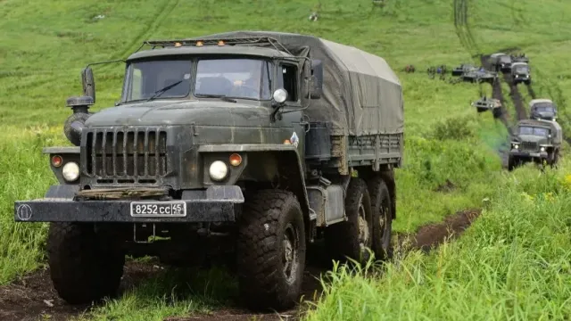 Военный "Урал" врезался в легковую машину в ДНР, погибли 4 человека