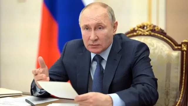 Путин поручил упростить въезд в страну квалифицированным специалистам и инвесторам