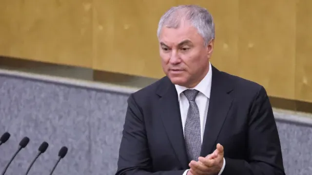 Председатель Думы Володин призвал отменить льготы для покинувших Россию