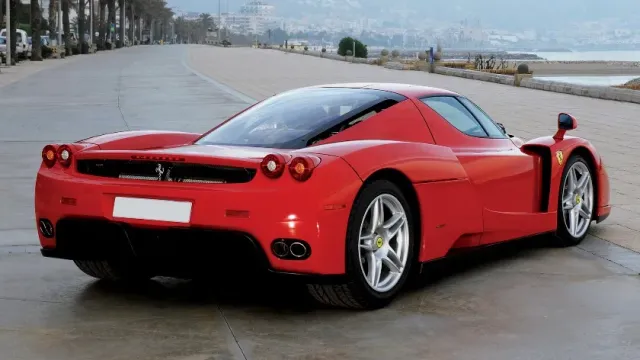 Пилот F1 Фернандо Алонсо продал Ferrari Enzo на аукционе в Монако за 5,4 млн долларов