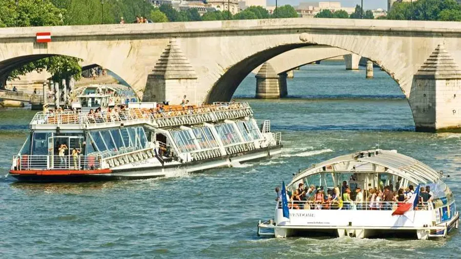 Владельцы речных трамвайчиков в Париже теряют доходы из-за Олимпиады