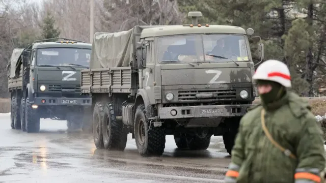 Военэксперт Кнутов: новый символ на военной технике может указывать на округ