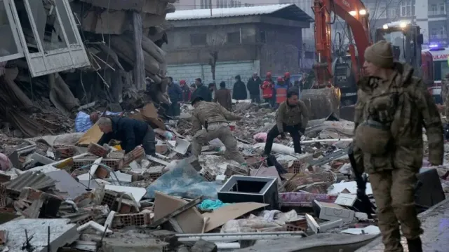 Два волейболиста погибли под обломками отеля, обрушившегося после землетрясения в Турции