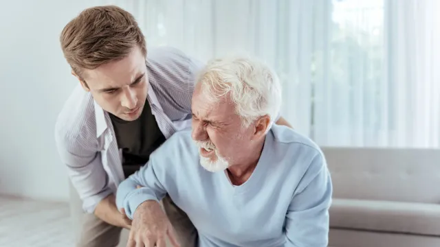 Инсульт значительно чаще поражает бедных людей