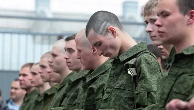 В России приступили к отправке срочников со сборных пунктов в войска