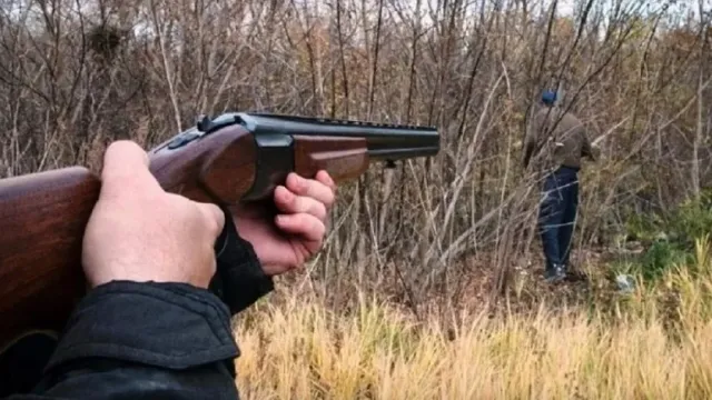 57-летний мужчина из Архангельской области застрелил сына, не желавшего жить самостоятельной...