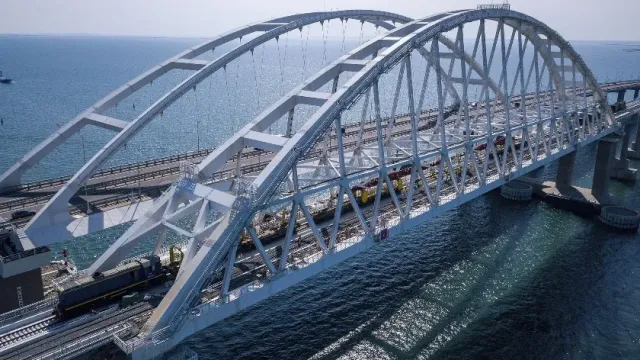 Ситуация на Крымском мосту: пробка со стороны Кубани растянулась на четыре километра