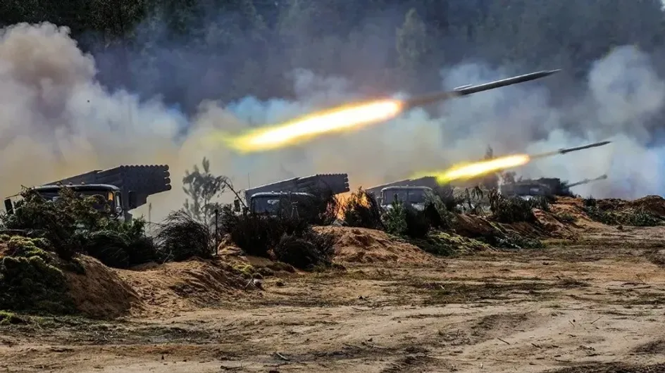 Российская армия наступает в Марьинке, на Украине опять ревет воздушная тревога