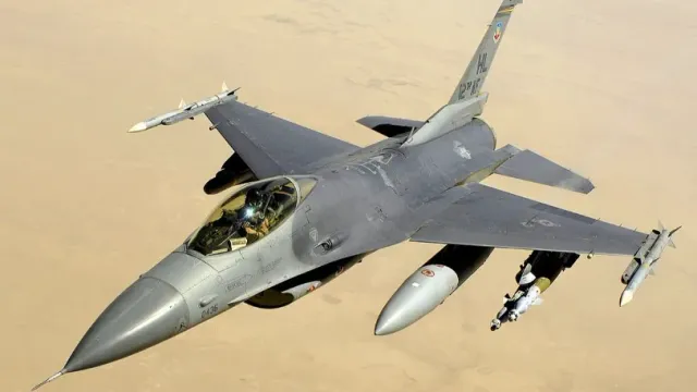 Пилот Попов: ВСУ смогут подготовить аэродромы и летчиков для F-16 за 3 года