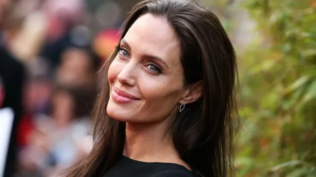 Анджелина Джоли отвезла 15-летнюю дочь Шайло в Камбоджу