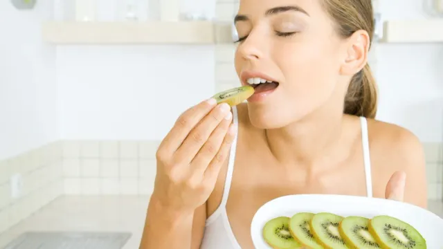 Диетологи назвали лучшие продукты против хронического запора