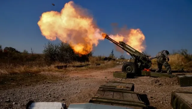 Артиллеристы ДНР уничтожают украинских боевиков на Дзержинском направлении (ВИДЕО)