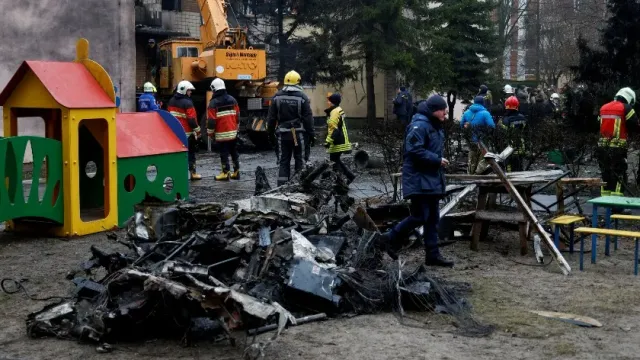 "Милитарист": Украинские власти скрывают двух погибших пассажиров разбившегося вертолета