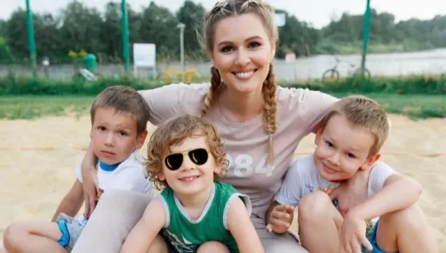 Мать троих сыновей, актриса Мария Кожевникова пожаловалась на трудности воспитания детей