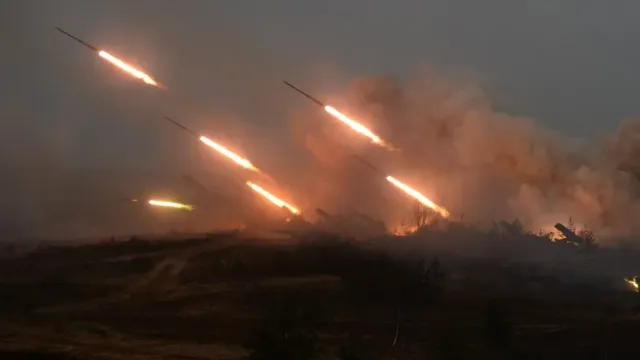 RusVesna: Войска ВС России артударами уничтожают технику и позиции ВСУ под Лисичанском