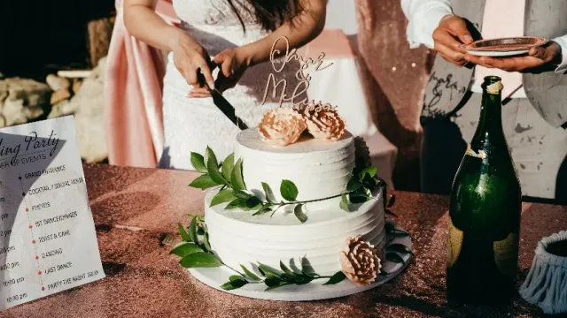 Mirror: в Британии молодожены развелись через 24 часа из-за свадебного торта