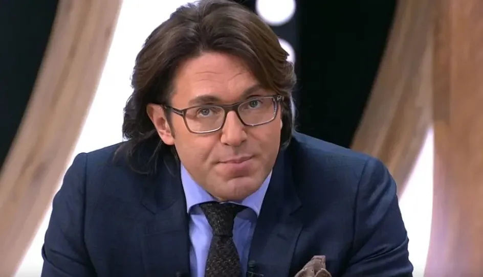 Солнцев заявил, что продюсеры заставляют Малахова говорить про спецоперацию на Украине Солнцев заявил, что продюсеры заставляют Малахова говорить про спецоперацию на Украине