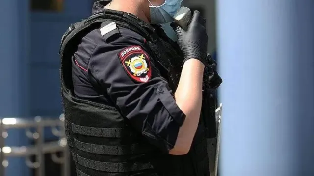 Экс-участкового из Свердловской области забрали из дома люди в масках