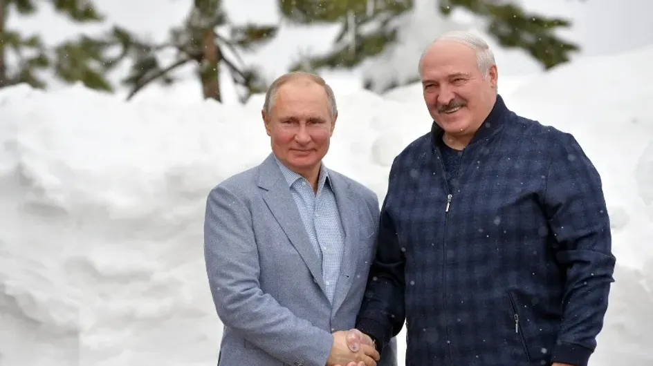 «Пул Первого»: Путин лично водит машину, на которой ездит с Лукашенко по Стрельне