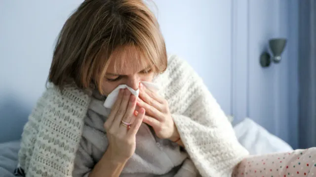 Россиянам рассказали, легче ли подхватить вирус зимой