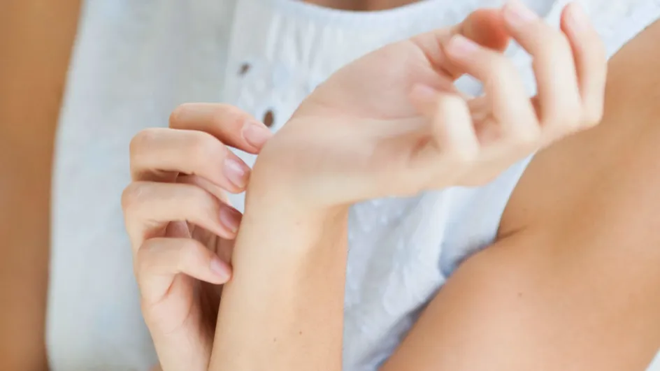 Ученые объяснили, почему людям нравится чесаться Ученые объяснили, почему людям нравится чесаться