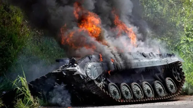 Мобилизованные танкисты армии ВС России на Т-80 уничтожили бронетехнику ВСУ