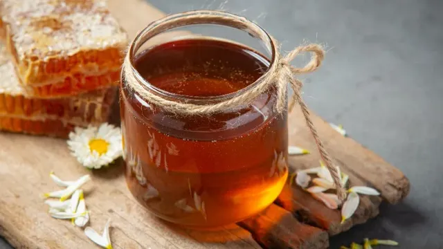 Пчеловод Мукимов: хороший мед при соблюдении условий хранения можно есть через тысячу лет