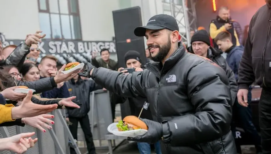 Ресторан Тимати «Black Star Burger» в США превратился в пристанище бомжей