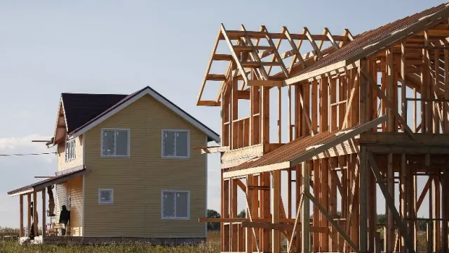 Путин поручил строить больше деревянных домов