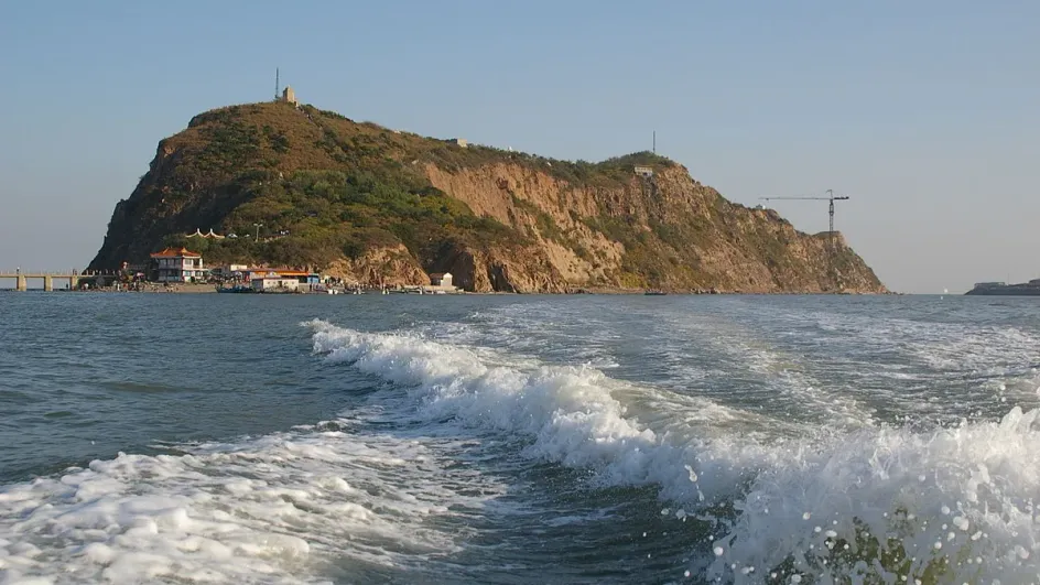 Российские туристы массово едут на Бохайское моря в Китае Российские туристы массово едут на Бохайское моря в Китае