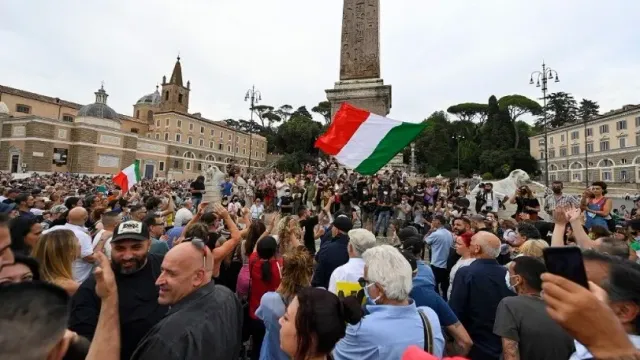 Итальянцы провели манифестацию в поддержку России возле базы НАТО