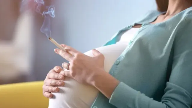 Вейп признали более безопасным вариантом для курящих беременных