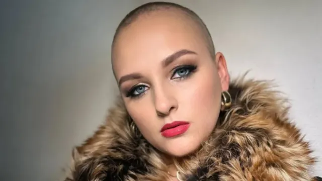 Сибирячка с раком молочной железы попала в вирусный тренд сериала "Слово пацана"