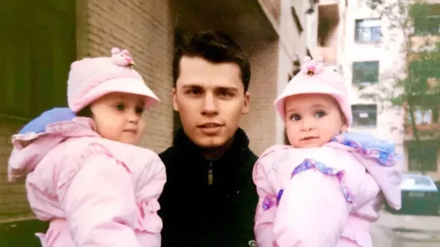 Появились фото Харламова с двумя новорожденными детьми