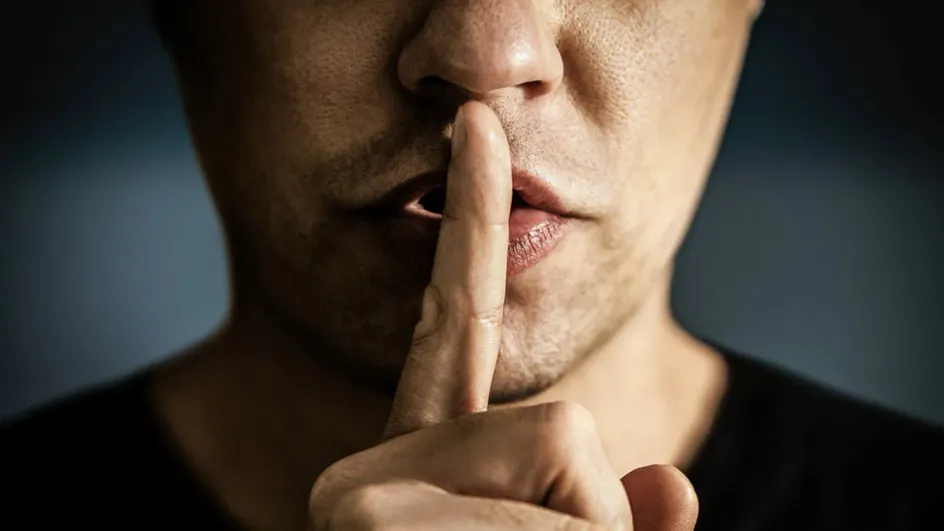 Ученые выяснили, что с каждый годом люди говорят все меньше