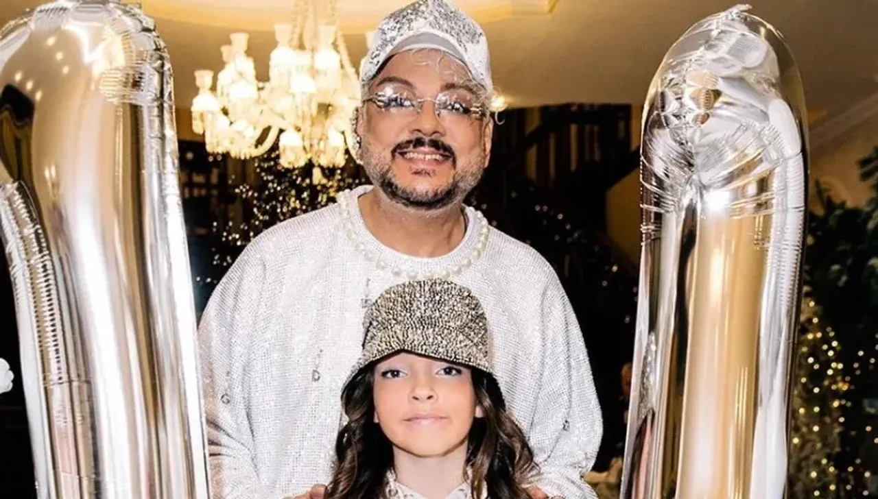 Рождение аллы виктории киркоровой. Рождение аллы виктории киркоровой. Рождение аллы виктории киркоровой. Дочка филиппа киркорова 2023. Торт для аллы виктории на 10 лет круэлла.