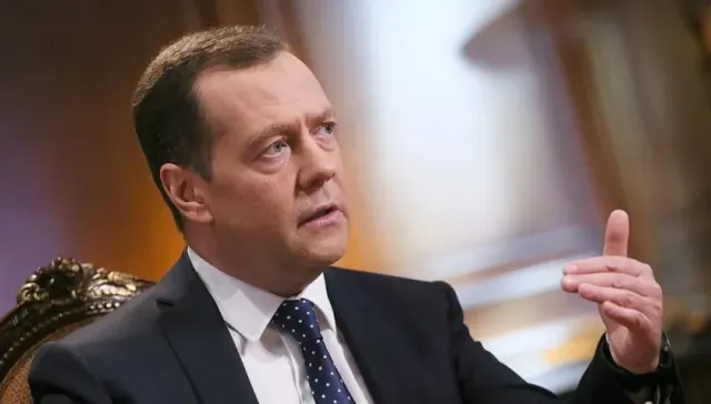 Медведев пригласил Илона Маска на День Победы после беседы о боях под Артёмовском