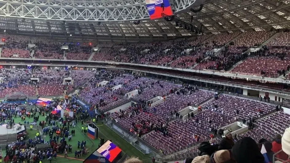 В "Лужниках" начался митинг-концерт "Слава защитникам Отечества"